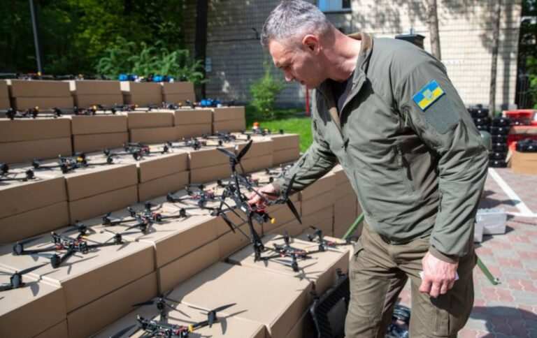 Бійці двох бригад отримали від киян 2500 дронів, устаткування до них та системи РЕБ, – Кличко