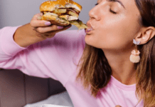 Голод, якого не існує: що змушує нас їсти більше, ніж потрібно