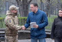 Мер Кам’янського передав захисникам квадроцикл