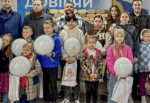 Мер Кам’янського привітав дітей із родин захисників і вимушених переселенців із прийдешнім Великоднем