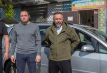 Мер Кам’янського передав захисникам дизельний мінівен