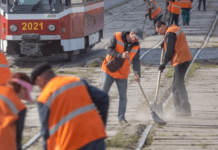 У Кам’янському триває прибирання міста після зимового періоду