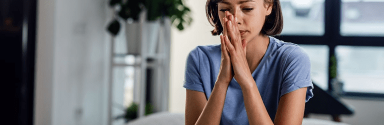 Побутові прикмети чи духовні сигнали: що означає падіння ікони чи битий посуд