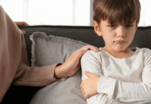 Сигнали тривоги: що робити, якщо дитина потрапила у сумнівне середовище