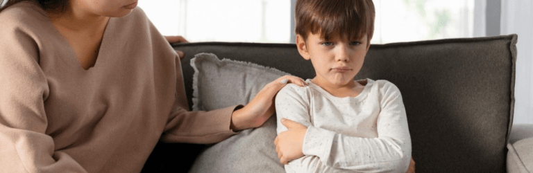 Сигнали тривоги: що робити, якщо дитина потрапила у сумнівне середовище