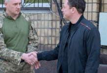 Мер Кам’янського передав захисникам FPV-дрони та інше необхідне обладнання