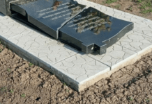 Пошкодила 32 надгробні плити та 14 хрестів: мешканку Кам’янського затримали за наругу над могилами