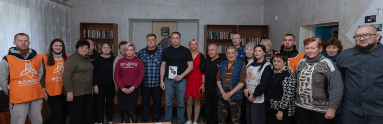 Мер Кам’янського зустрівся з вимушеними переселенцями, які зараз мешкають у Центрі надання соціальних послуг