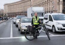 Чи можуть водія оштрафувати за рух під час хвилини мовчання: відповідь юриста