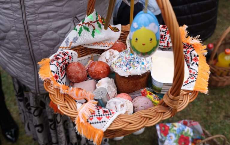 Скільки триватиме комендантська година на Великдень 2025. Деталі за регіонами