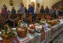 Глибокий сенс чи красива традиція? Чому на Великдень українці ходять у храм з кошиками
