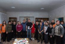 Представники міської та районної адміністрацій Камʼянського провели зустріч із переселенцями