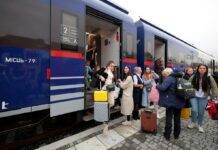 Атака по Україні зачепила “Укрзалізницю”: поранені працівники, що з рухом поїздів