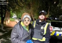 Запорізькі патрульні розшукали та повернули додому жінку старшого віку