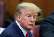 “Моє волосся має бути ідеальним”. Трамп скасував обмеження на напір води в кранах США