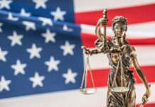 У США призупинили депортацію групи мігрантів: помилка розпалила скандал