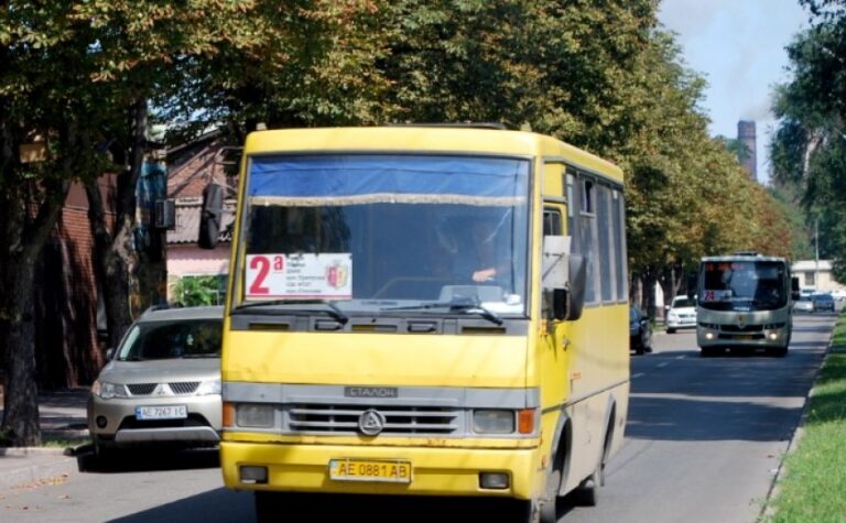 Як працюватиме громадський транспорт Кам’янського у Великдень та поминальні дні: подробиці