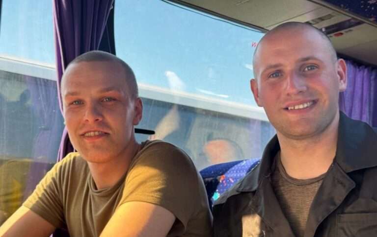 “Вас вітає Україна”. Буданов показав емоційне відео повернення полонених