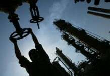 Ціни на нафту впали до рівня пандемії через торгову війну Китаю і США