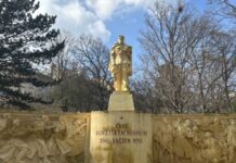 У чеському Тепліце невідомі зруйнували пам’ятник бійцям Червоної армії