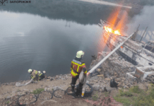У Запоріжжі на березі річки спалахнув човен