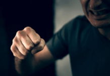 У Кривому Розі 21-річний хлопець жорстоко побив чоловіка під час сварки