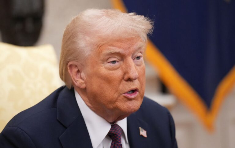 Трамп обрушився з критикою на Росію й відповів, чи розглядає введення санкцій