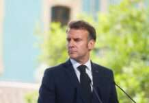 Макрон підтримав Зеленського: ніякого діалогу з РФ під бомбардуванням