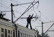 Ще троє підлітків у лікарні: «Укрзалізниця» попереджає про смертельну небезпеку «зачепінгу»