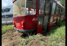 У Дніпрі трамвай №11 зійшов з рейок: деталі