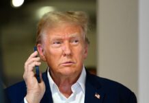 Це міг бути й Samsung. Трамп пояснив, чому вводить мита на Apple