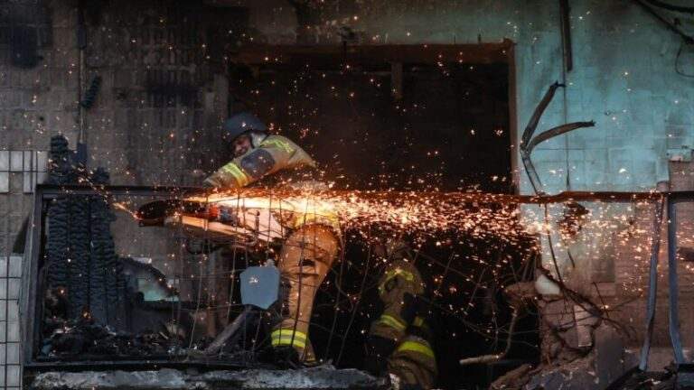 Сили РФ атакували Київщину: у ДСНС кажуть про чотирьох загиблих і 16 травмованих