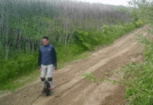 Намагався перетнути кордон зі Словаччиною на моноколесі: прикордонники затримали ще одного втікача