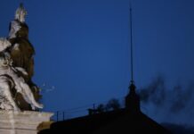 У Ватикані бачать чорний дим