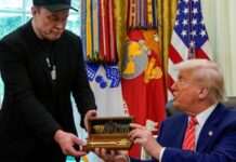 США: Маск отримав від Трампа символічний ключ від Білого дому, залишаючи адміністрацію