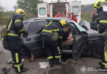 Криворізький район: в ДТП постраждали троє чоловіків, двох деблокували рятувальники