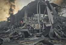 Російські військові скинули вибухівку з дрона у центрі Херсона: загинула людина, є постраждалі – влада