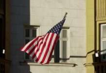 На тлі послаблення санкцій посланець Трампа зустрівся з президентом Сирії