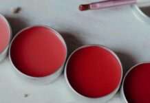 Домашній бальзам для губ: колір, захист і краса в одній баночці