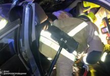 У Кривому Розі сталася ДТП: травмовано 6 осіб, двох людей затисло в салоні легковика