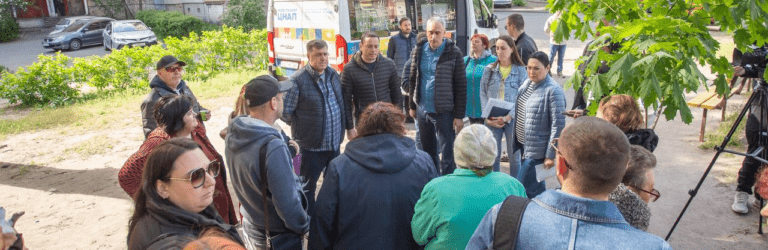 Мер Кам’янського відвідав житловий будинок, що постраждав унаслідок атаки БпЛА