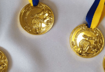 Без медалей, але з відзнакою: як тепер відзначатимуть випускників-відмінників