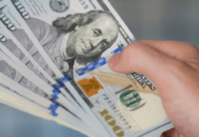 Скільки коштуватиме долар наприкінці 2025 року: аналітики оновили свої прогнози