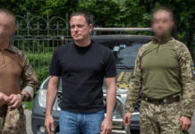 Мер Кам’янського передав захисникам позашляховик