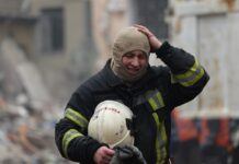 Конотоп під ударом “Шахедів” і балістики: росіяни намагалися вбити рятувальників