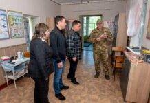 Міський голова Камʼянського Андрій Білоусов відвідав навчальний заклад, де впроваджується оновлена програма предмета «Захист України»