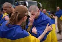 Москва грає на чутливості. У ГУР пояснили, чому РФ не повертає “азовців”