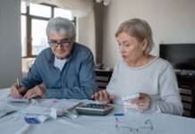 Українці скоротили вклади в гривні та збільшили в доларах: рейтинг банків