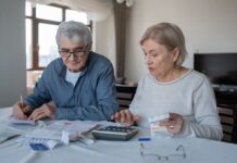 Українцям зараховуватимуть закордонний стаж навіть без документів: що змінилося