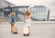 Самостійно чи з туром? Як насправді дешевше відпочити за кордоном